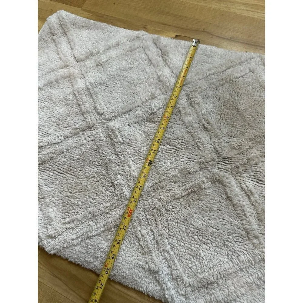 Plush Diamond Pattern Bath Mat